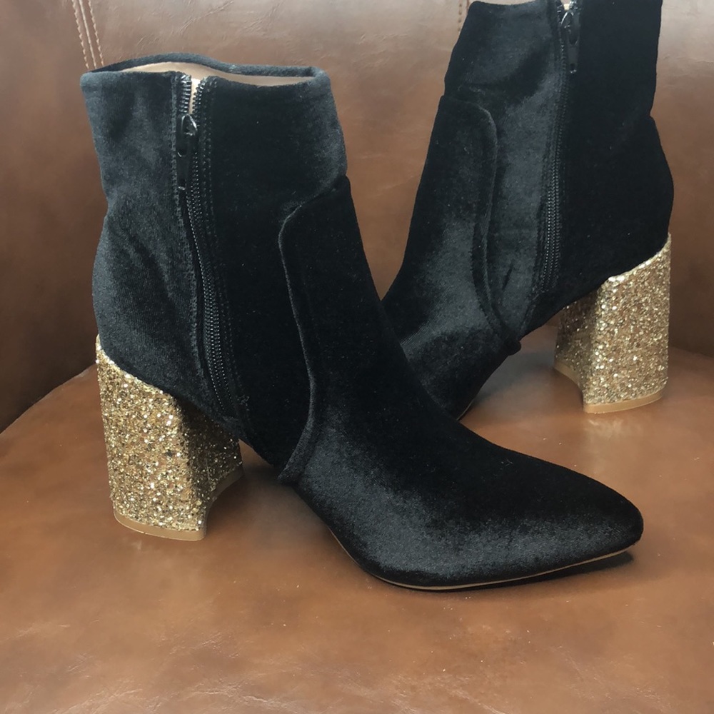 Betsey Johnson Kacey Ankle Bootie - Picture 5 of 11